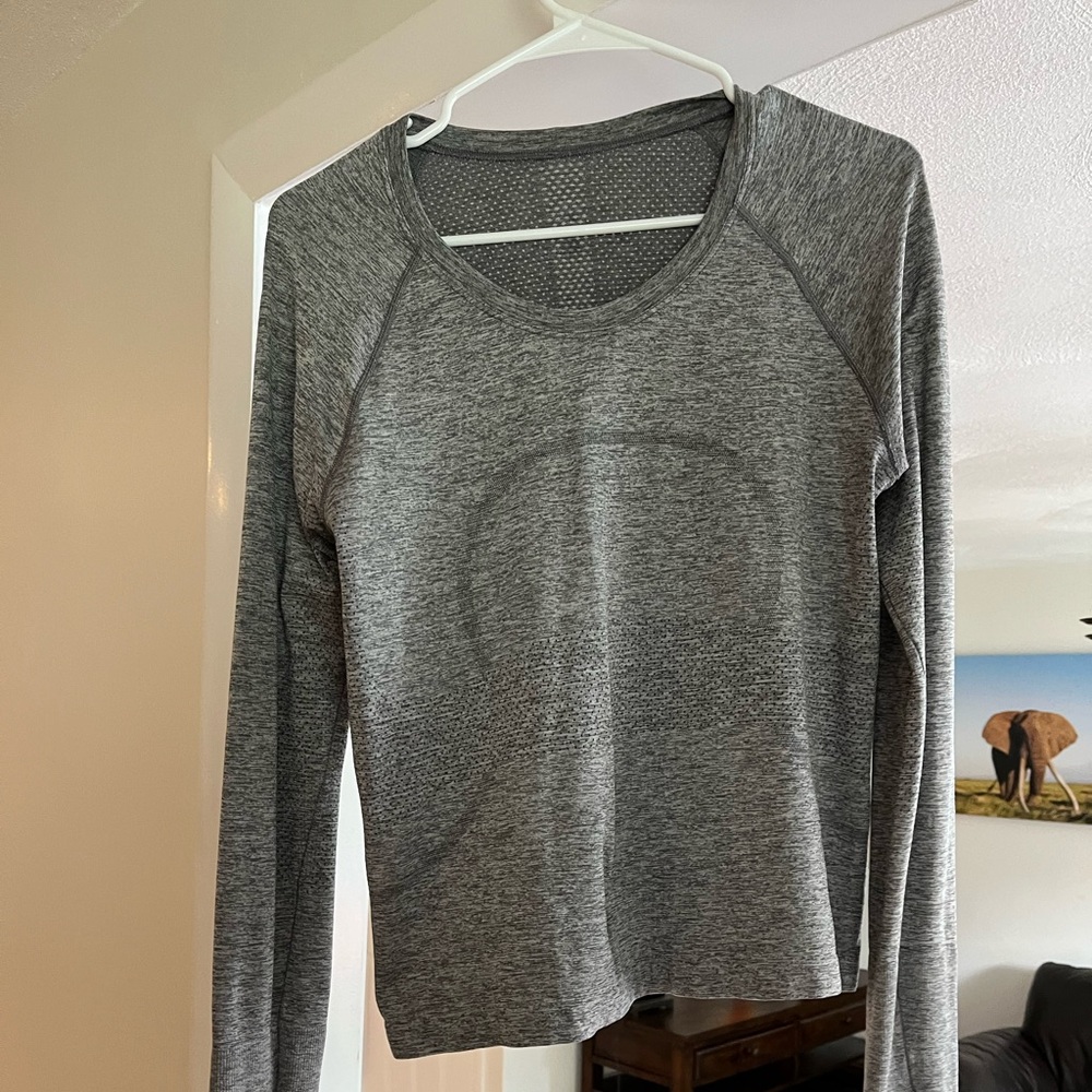 LULU LEMON EUC size 12 swiftly tech long sleeve shirt!